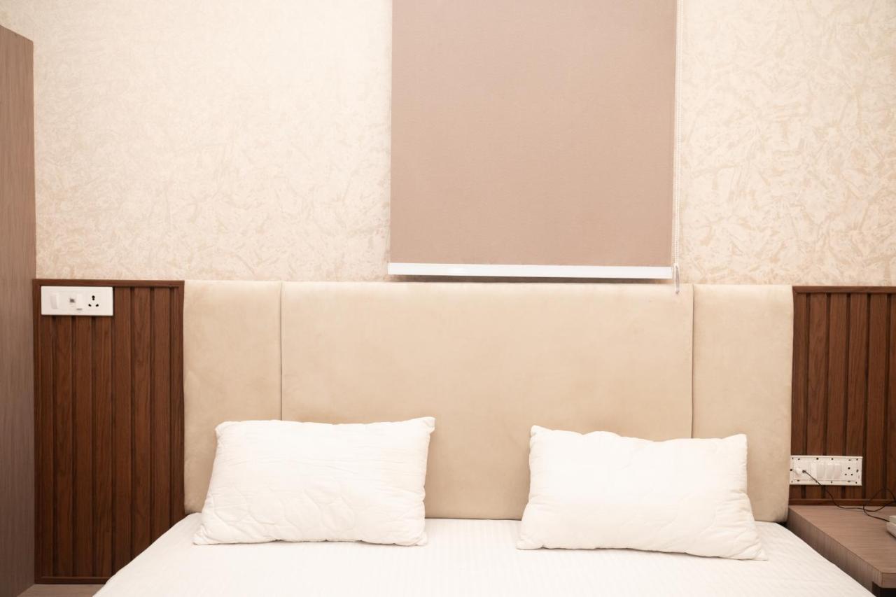 Hotel Holy Land Varanasi Exterior foto